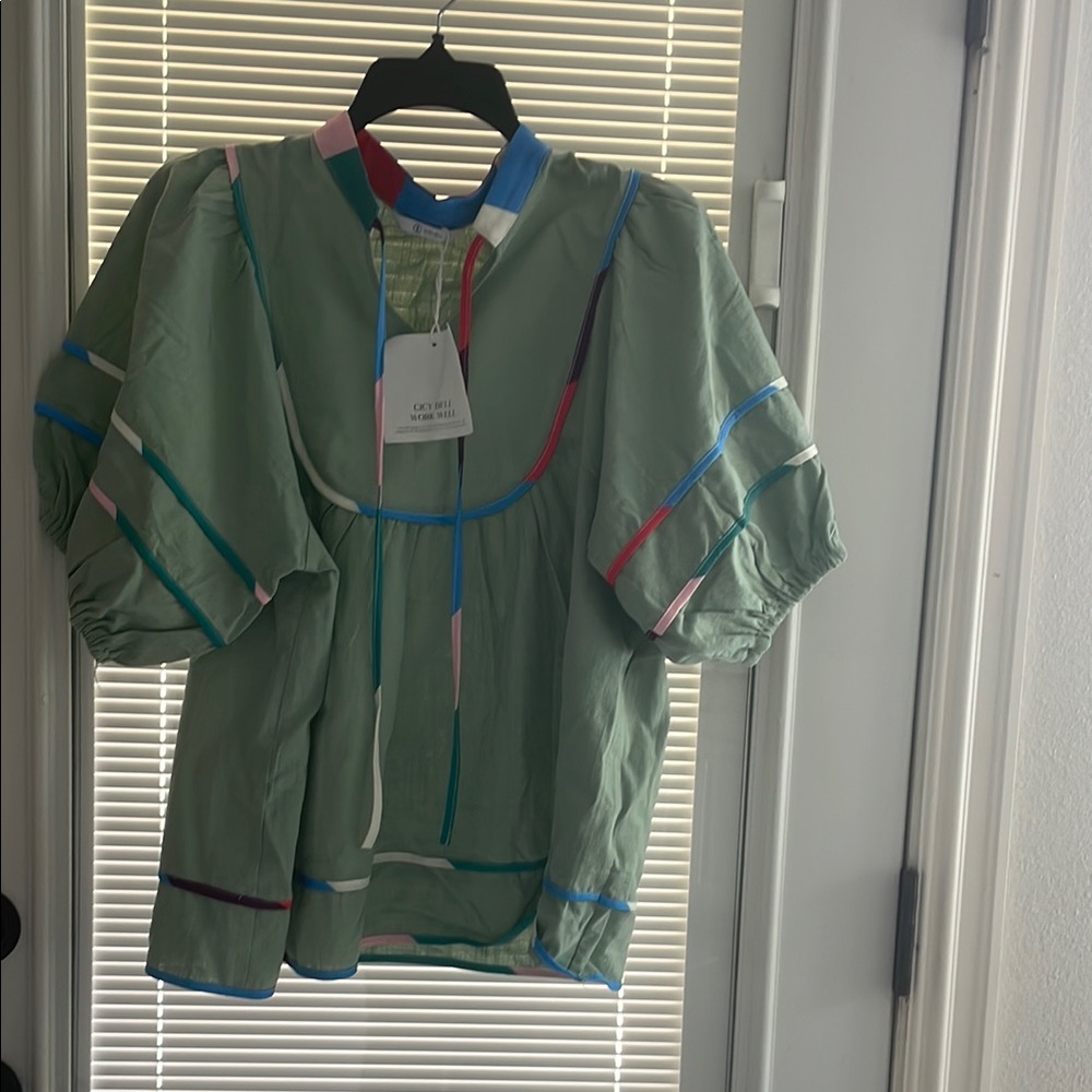 Stylish Green Women's Blouse with Multicolor Accents